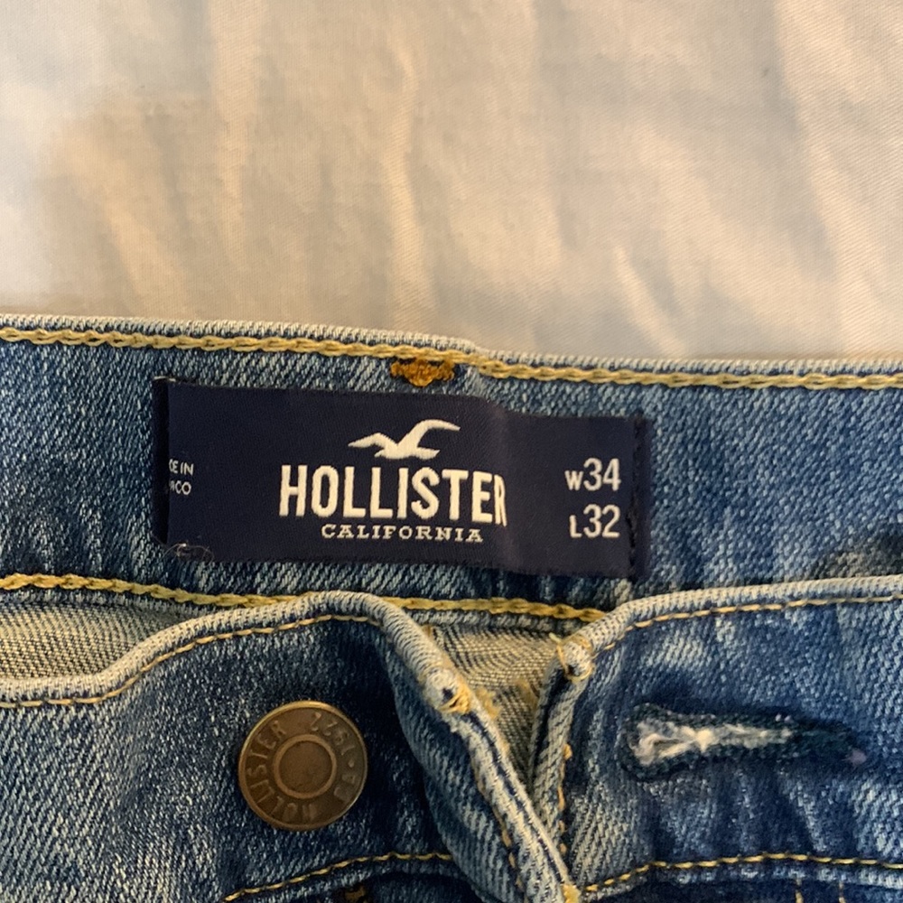 Light Wash Men’s Hollister Skinny Jeans- EUC - Picture 2 of 3